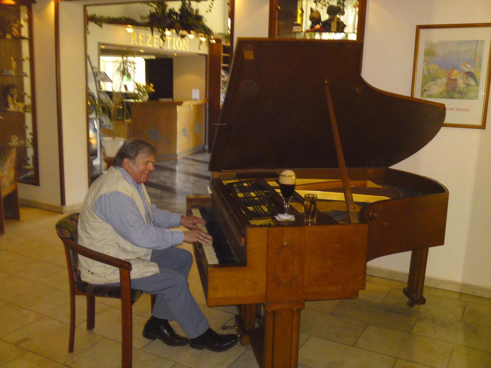 Hotel Reifenstein Kleinbartloff Εξωτερικό φωτογραφία