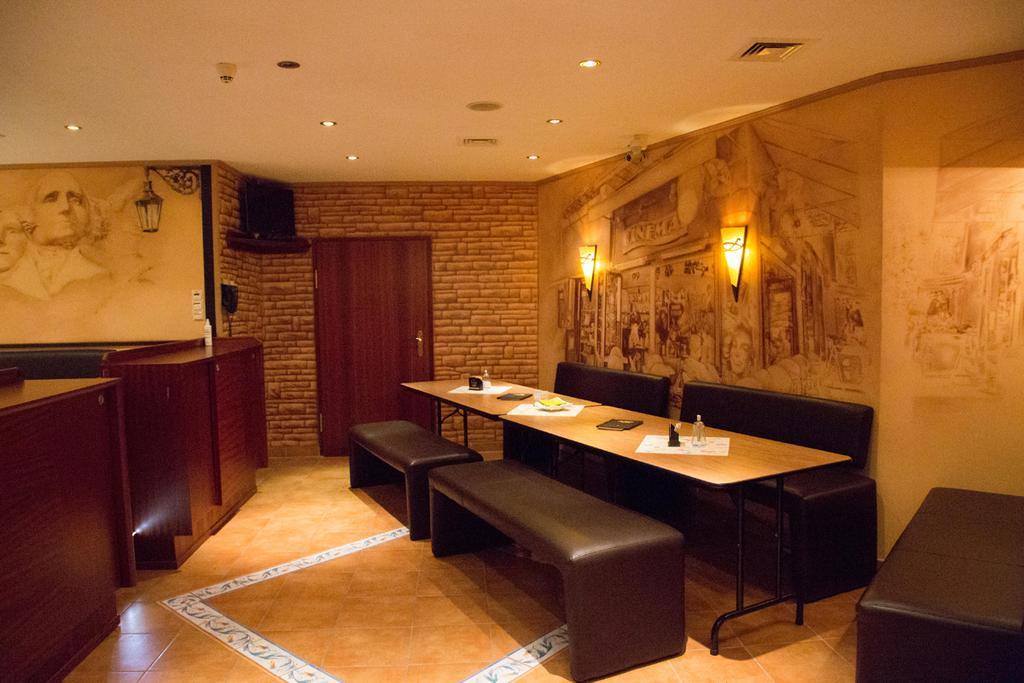Hotel Reifenstein Kleinbartloff Εξωτερικό φωτογραφία